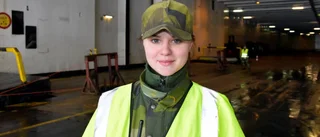 Militärfordon fraktas till Norge – på ett fartyg