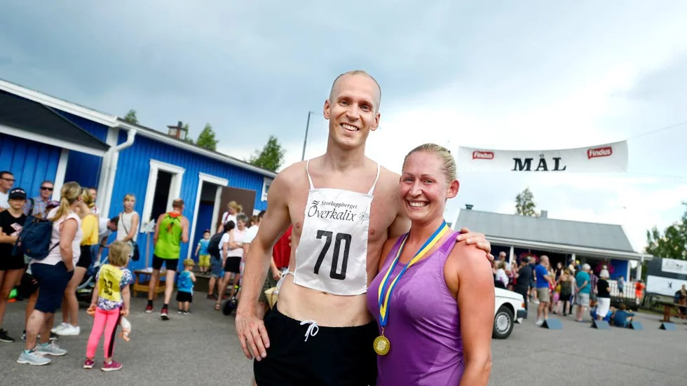 ”Kul att vi får fira tillsammans. Vi var skolkompisar på Hertsöskolan i Luleå”, sa Gustav Uusihannu, segrare i herrarnas 10 kilometerssträcka på Marknadslöpet. Han fick medhåll av Therese Sandberg, Ersnäs IF, vinnare i den tuffa bergsutmaningen.