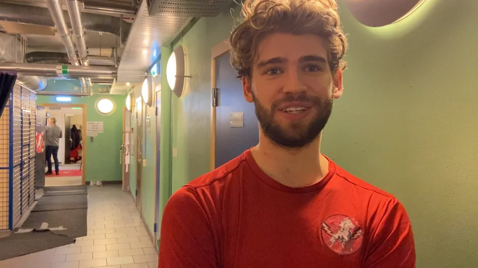 Linköpingssonen Anton Björkman är – tillsammans med Tim Wahlgren och Arvid Degerstedt – de enda spelarna i Vita Hästen som har spelat samtliga 46 matcher hittills.
