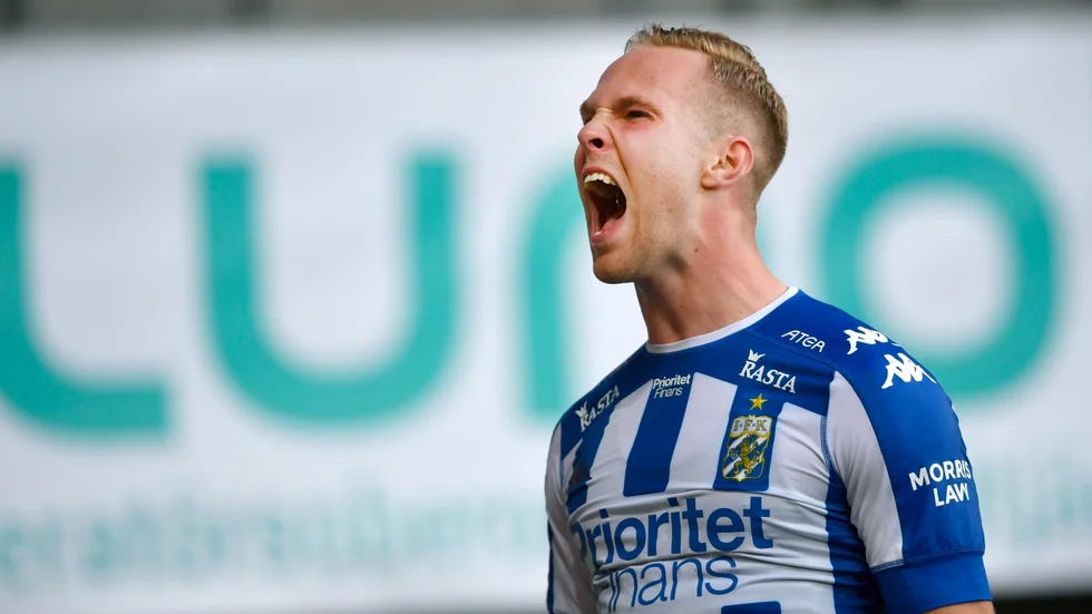 Gustav Engvall, här i "Blåvitts" tröja, är klar för IFK Värnamo. Arkivbild.
