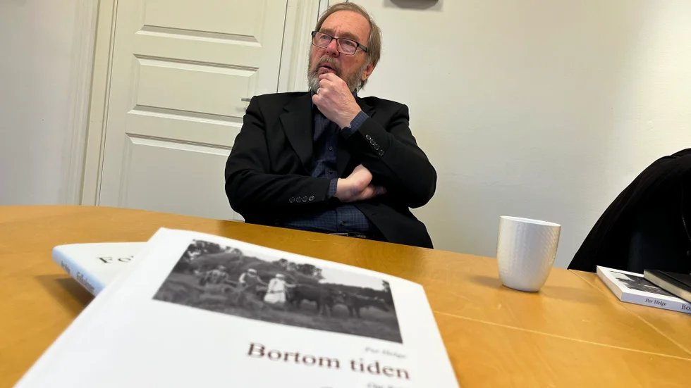 Per Helge är författare, född och uppvuxen i Locknevi. Han gick på läroverket i Västervik men bor idag i Västmanland.
