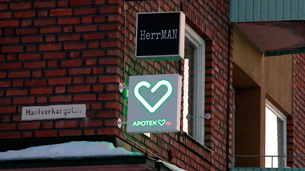 Vad har hänt på apoteket i Älvsbyn, undrar signaturen Förundrad. "Förut behövde man knappt vänta på att bli betjänad, nu tar det fruktansvärt lång tid och jag upplever att jag som kund blir ifrågasatt ibland."
