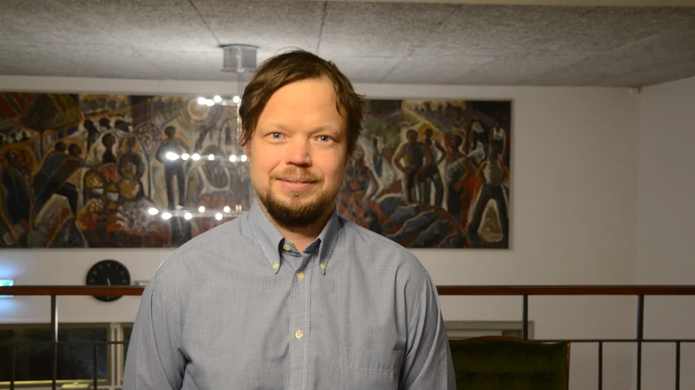 Per Sicking (V) oroar sig över hur underskottet kommer att påverka Gnestas skolor. Arkivfoto