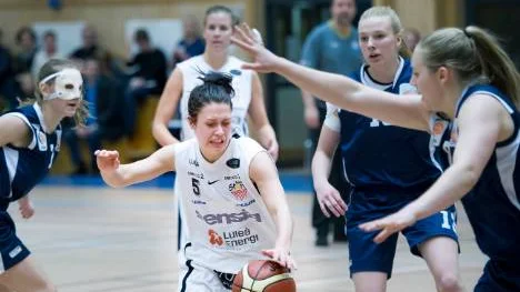 Stars trotsade derbynerverna och tog en skön seger.