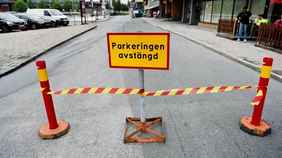 Strandparkeringen är avstängd under fredag och lördag. Den ger plats å gamla brandbilar.