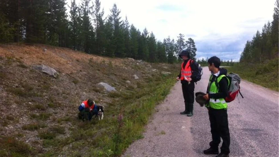 Missing people har sökt av områden på båda sidor av vägen och en bit upp efter älven. Maria Sharma, Göran Landewall och Magnus Asplund deltog.