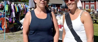 Sommarmarknad med het kommers