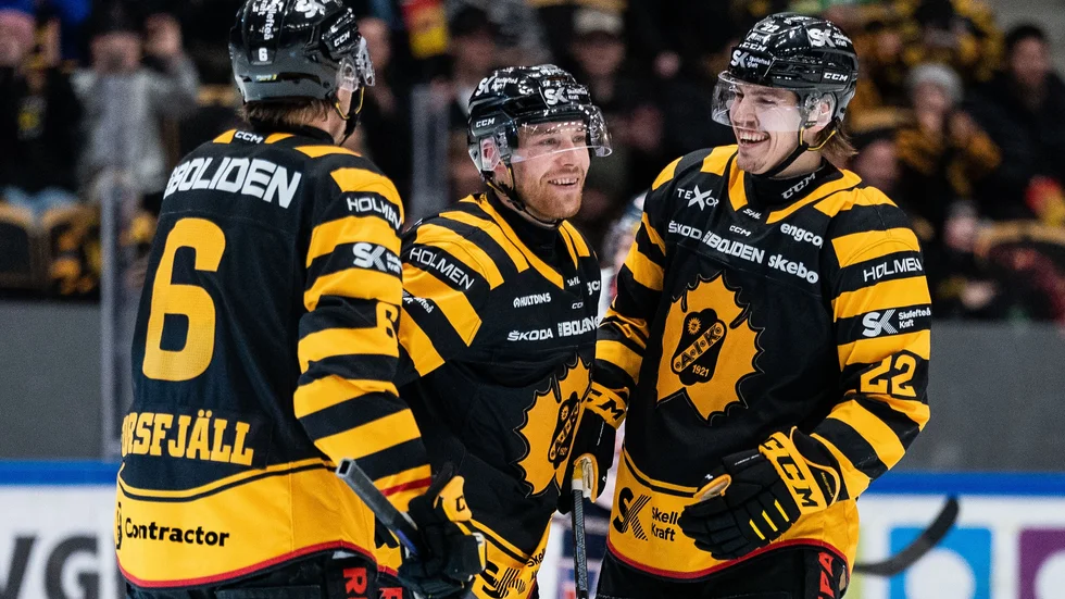 Filip Sandberg stod för dubbla mål när Skellefteå AIK säkrade den femtonde raka hemmasegern.