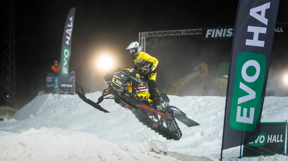 Efter strulet tidigare under kvällen blev Emil Hansson tvåa i Superligan på fredagen.
