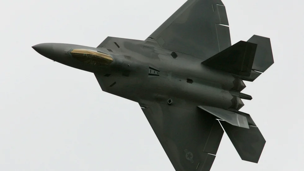 Ett mystiskt föremål sköts ned av ett amerikanskt F-22-plan över kanadensiska Yukon. Bilden är tagen i ett annat sammanhang, men visar ett sådant plan. Arkivbild.