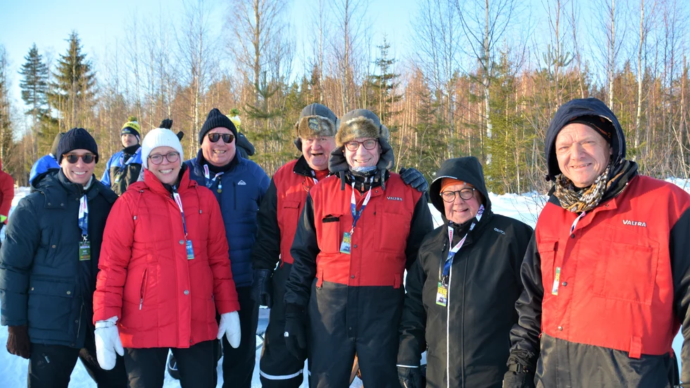 Här är ett gäng glada Eskilstunaprofiler i Sarsjöliden för att bevittna årets höjdpunkt, Rally Sweden 2023 i det kyliga, snörika och vackra vädret.