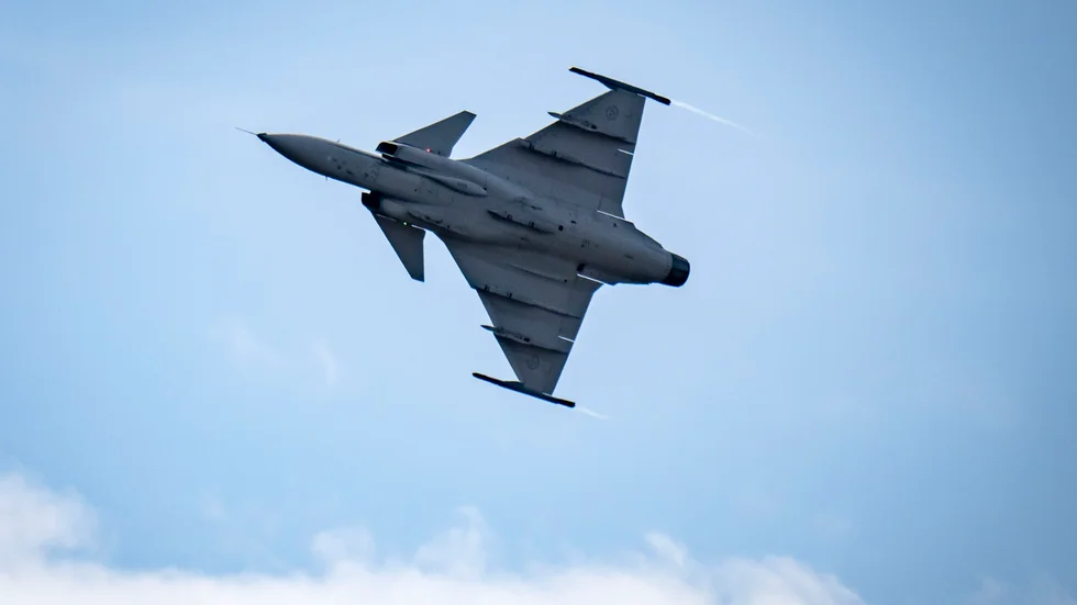 Är det smart att skicka JAS Gripen till Ukraina, undrar Peter Tornborg.