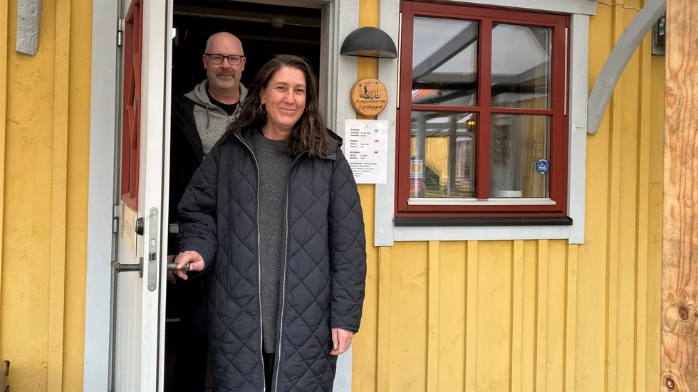 Epokgården har fått nya ägare. Lotta Bergström tar över med visst stöd från maken Niclas. "Nu ska vi försöka förlänga säsongen."