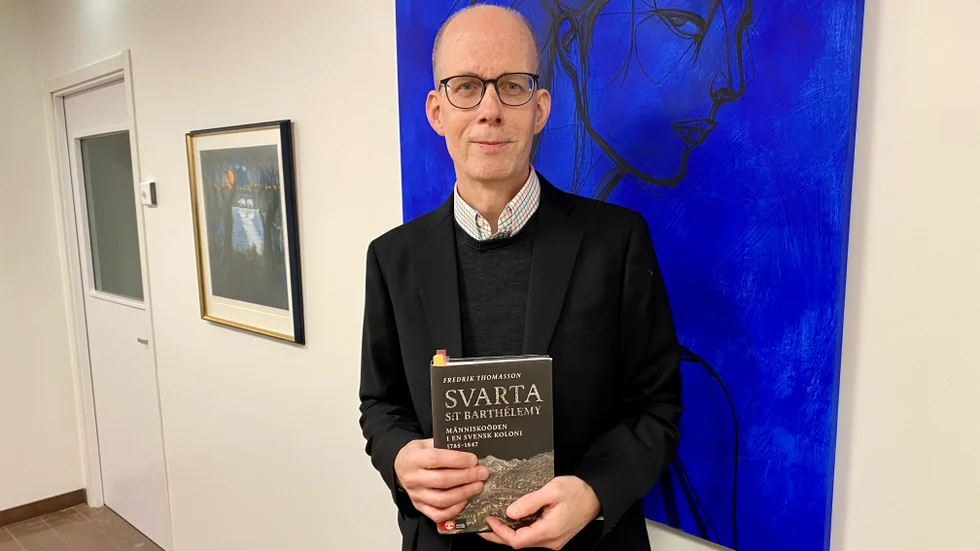 Historikern Fredrik Thomsson, ursprungligen från Luleå, med sin bok "Svarta S:t Barthélemy" som handlar om Piteås vänort och om när Sverige blev en slavnation.