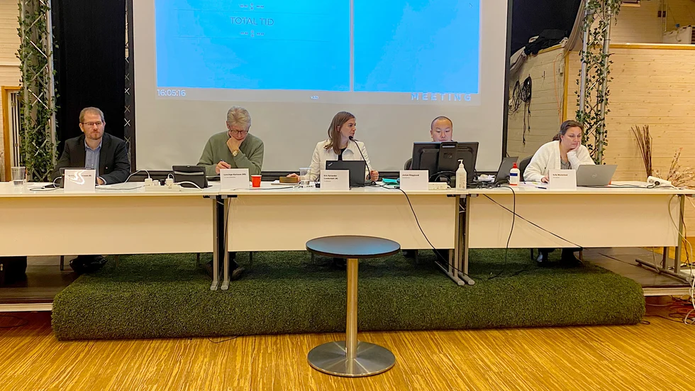 Andreas Johansson (S), Lars-Inge Karlsson (KD), Elin Sjölander Landerdahl (M), sekreterarna Johan Hägglund och Sofie Westerlund.