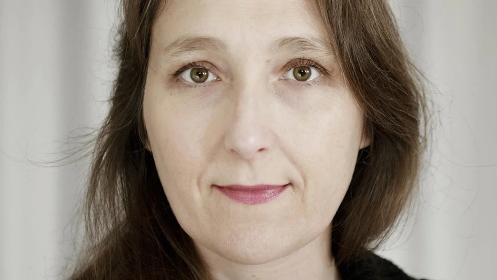 Den franska författaren Marie Darrieussecq har skrivit en lågmäld bok där den västerländska medelklassens självbild får stötas och blötas, menar Kurirens recensent Simon Olofsson. 