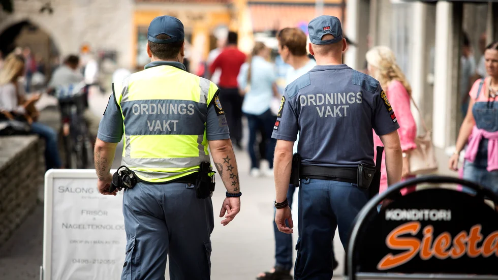 Ordningsvakter på Östercentrum. Det behövs fler ordningsvakter på Gotland och under våren finns chans att utbilda sig på ön.