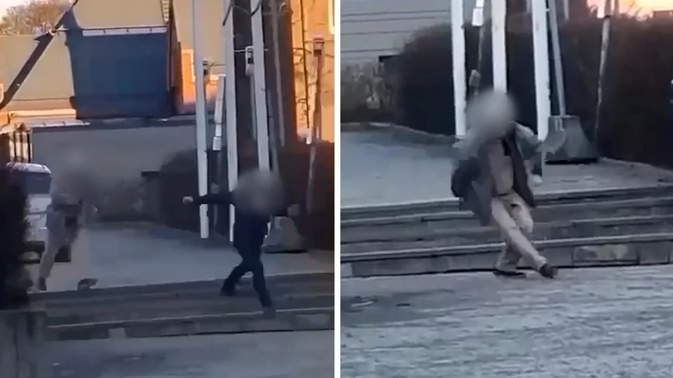 En polisman attackerades först. Sedan sprang ytterligare en polis med gärningsmannen efter sig.