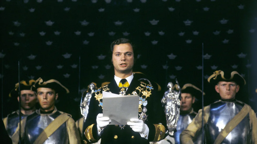 Kung Carl XVI Gustaf håller sitt trontal 1973. Arkivbild.