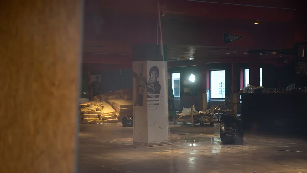 Gamla O'Learys på Uddmansgatan töms nu på inventarier. "Nu är vi öppna för alla förslag och oavsett vad det blir så är vi bättre med i matchen när vi har rivit ut allt", säger Tomas Viksten, fastighetsägare.