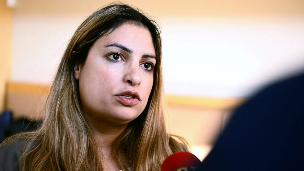 Vänsterpartiets partiledare Nooshi Dadgostar hade velat att vd:arna helt avstod från sina bonusar. Arkivbild.