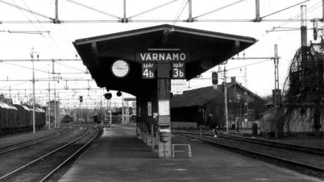 ©FLT-PICA VŠrnamo, Sverige, 1998-11-17, Foto: Pekka NŠrvŠ/FLT-PICA code 20360
***ARKIV 1980-11-18***
VŠrnamo jŠrnvŠgstation