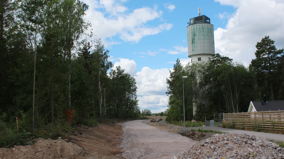 Byggnationen av den nya vägen vid Gertrudsvik ser onekligen smal ut. 