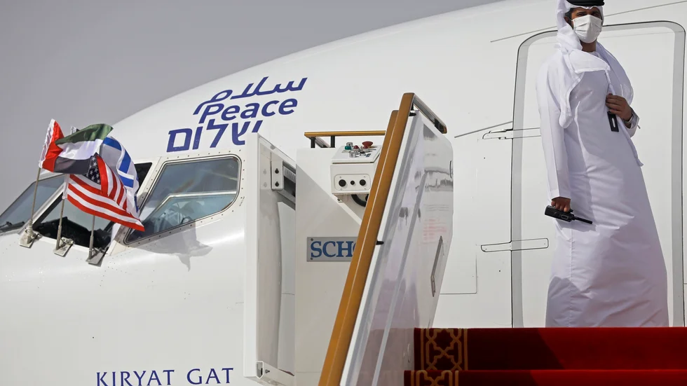 Ett flygplan från israeliska bolaget El Al har landat på flygplatsen i Abu Dhabi i Förenade arabemiraten. Sedan september 2020 har israeliska flygplan tillåtits att korsa Saudiarabiens luftrum för att flyga till Förenade arabemiraten. Nu öppnar landet sitt luftrum helt och hållet. Arkivbild.