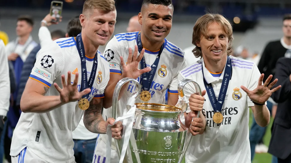 Casemiro, mitten, lämnar Champions League-vinnaren Real Madrid för Manchester United. Arkivbild.