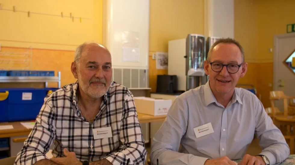 Kenneth Eriksson och Håkan Sundqvist satt som rösträknare hela dagen och kvällen vid Västra skolan.