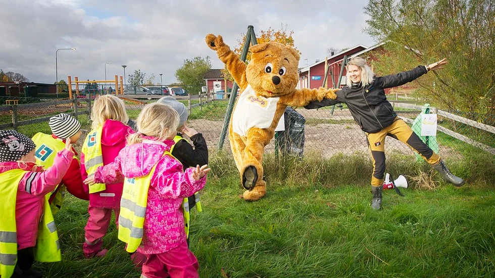 Barnen hejade på Funki när han värmde upp.