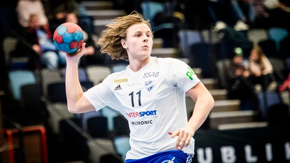 I ett gediget och starkt IFK-kollektiv har ett flertal egenfostrade ungdomar blommat upp. 18-årige Olle Röken är en av de som tagit för sig på ett förtjänstfullt sätt under IFK Nyköpings återkomstsäsong i division 1.