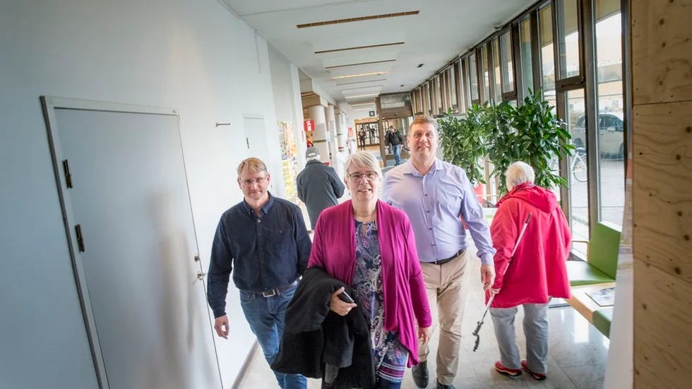 Den nya majoriteten i landstinget – Jonas Lindeberg (Vfp), Monica Johansson (S) och Mattias Claesson (C) – slår an tonen med ett kostnadstungt utspel på en halv miljard, skattemedel som ska stärka både personal och patienter. Men mer pengar är inte alltid en garanti för mer och bättre verksamhet. Nu är det upp till bevis! FOTO: ROGER CULMSEE