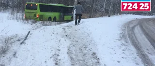 Bussolycka utanför Nyköping – chauffören fördes till sjukhus