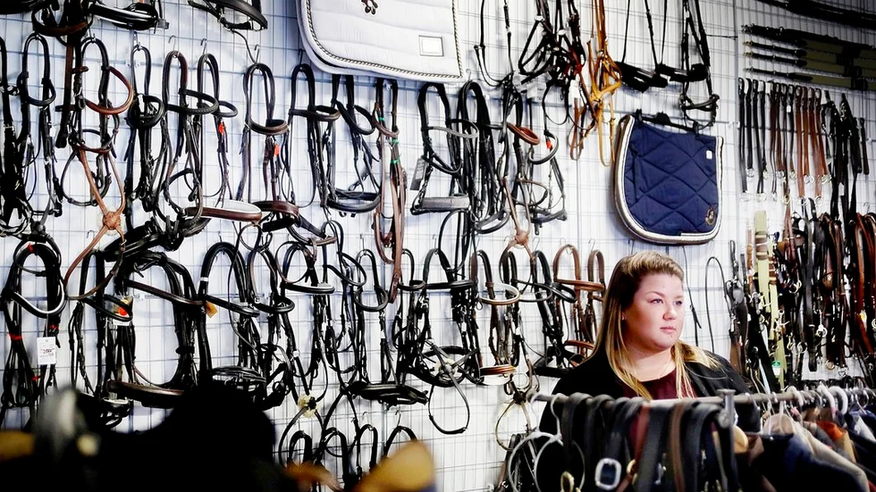 Det känns som att kliva in i vilken välsorterad ridsportsbutik som helst. Men Jennie Vornanens butik i Torshälla säjer nästan bara begagnat – en affärsidé som ligger rätt i tiden.