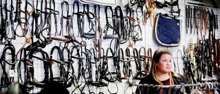 Jennie Vornanens butik för begagnade hästprylar lockar kunder i hela Sverige