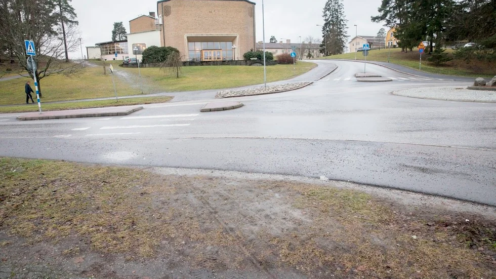 Sträckan på Drottninggatan, från Safiren till den befintliga cykelbanan vid Tallåsskolan, ska förbindas.