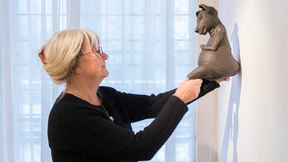 "Ingen rädd är för vargen här" heter Gun Haglunds skulptur som också fanns med i Konst på åsen i somras.