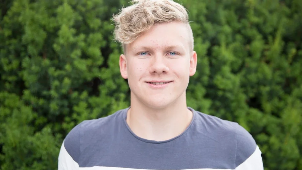 Emil Kernen, snabbast av alla på USM över 100 meter ryggsim.