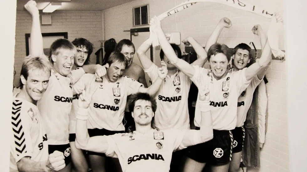 Allan Hansson, Mikael ”Bulme” Karlsson, Stefan ”Lill-Poa” Andersson, Leif Rydell, Per-Ola Persson, Per Larsson (skymd), Tomas ”Tacka” Persson, Göran Melchersson. Framför: Peter Melchersson FOTO: ARKIV
