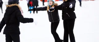 Skridskoveckor med hjälp från "lite äldre" bandyspelare