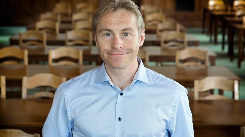 Per Carlbring, professor i psykologi, Stockholms universitet, uppvuxen i Eskilstuna:– Jag har två löften, ett lätt och ett svårt. Det lätta är att prata med en helt ny person varje dag under kommande år, jag tänker att det kan ge spännande ringar på vattnet. Det svåra är att bli mer fysisk aktiv. Jag ska göra hundra situps, armhävningar och knäböj samt springa tio kilometer varje dag i tre år. Det är ett typiskt löfte som är alldeles för svårt att hålla, men det ska bli spännande att se hur det går och hur man hanterar bakslag.