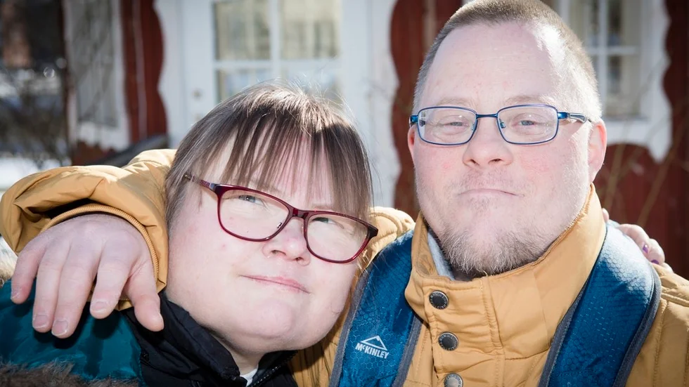 Lyckan ler mot Åsa Claesson och Gustaf Berg. Efter en handfull år tillsammans har de förlovat sig.