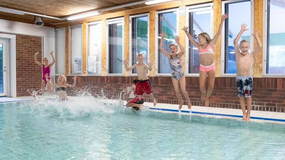 Full fart i lilla bassängen under Summer camp.