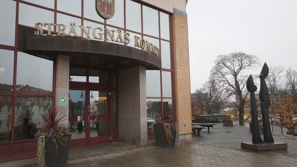 Att skära ned nu är att skära bort möjligheterna till utveckling av organisationen. Det kommer att drabba de som behöver hjälp och omsorg och de anställda som jobbar i verksamheterna, skriver Vänsterpartiet i Strängnäs. Foto: Åsa Wallin.