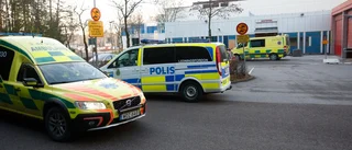Blodig man som försvann från Mälarsjukhuset påträffades – misstänks för flera brott