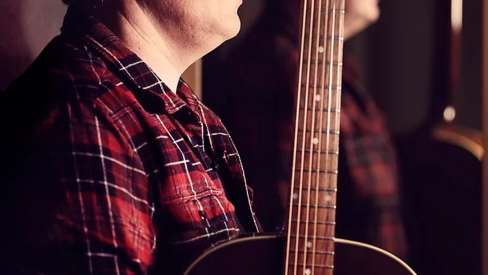 Tony Malmberg har många följare i sociala medier som heter "John Fogerty".