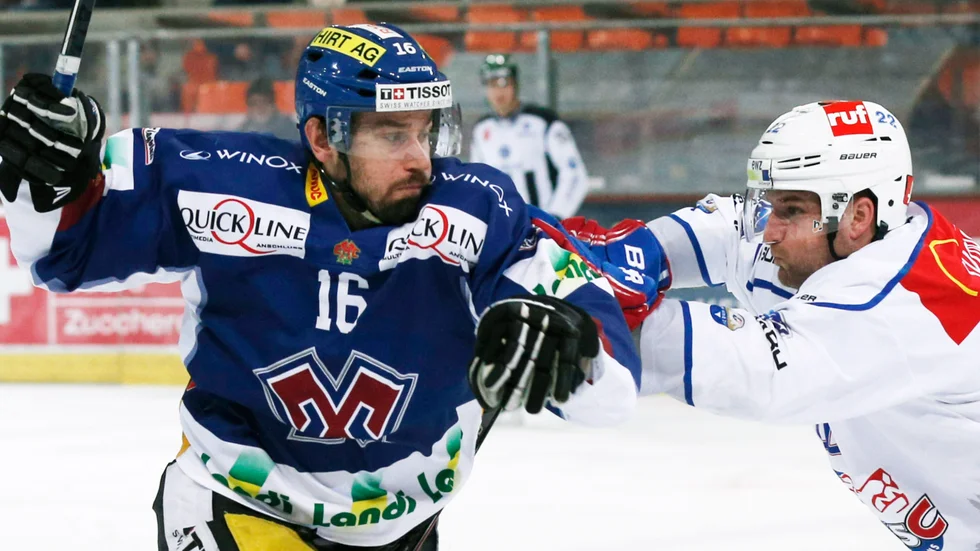 "Jag har pratat med en hel del olika klubbar, men alla vill avvakta och se vilka andra spelare de kan få", säger Niklas Olausson.