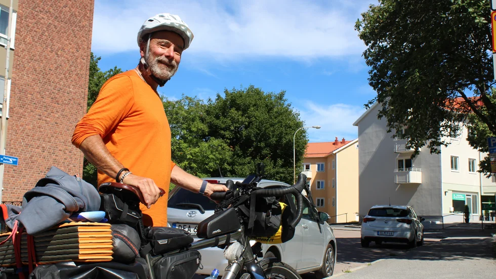 Istället för backspegel har Håkan använt sig av en bakljusradar för att veta när en bil ligger bakom. Den är kopplad till cykeldatorn på styret och piper till när en bil närmar sig. 