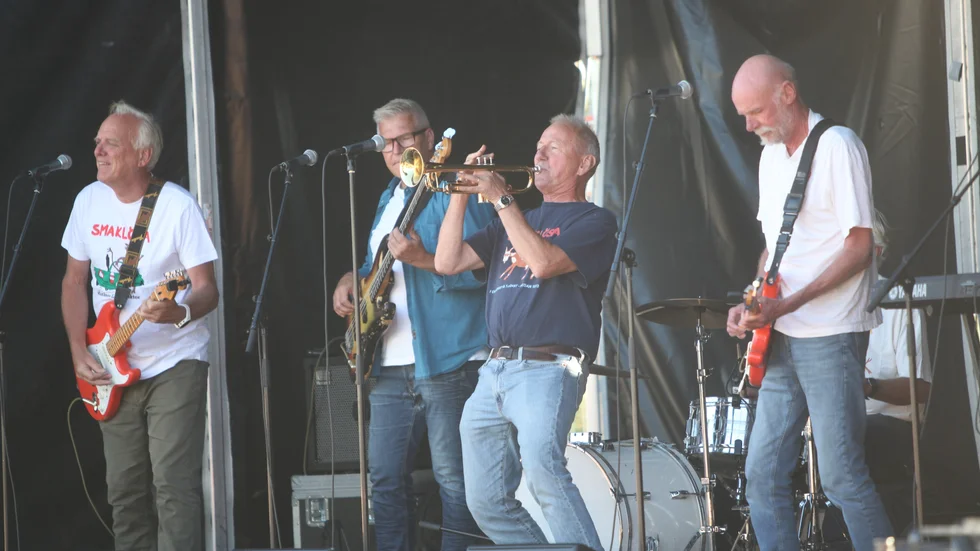 Ett trumpetsolo sitter alltid fel. Pelle Sundberg frestar med sitt horn ihop med Hans Lyttkens, Roland Löfqvist och Stefan Ene under konserten i Hästnäs på torsdagskvällen.